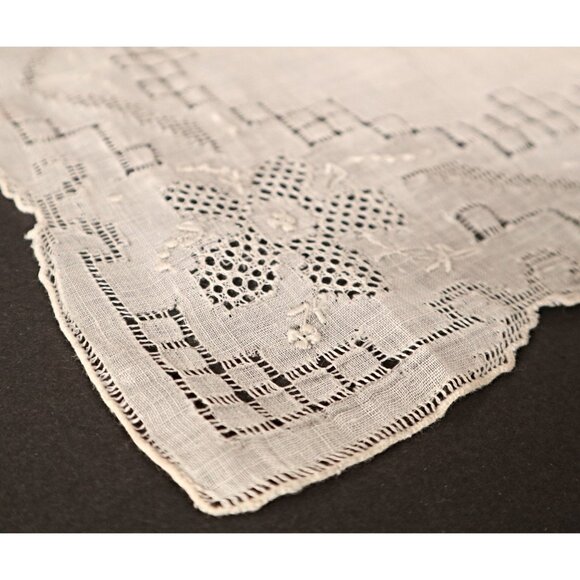 Handkerchief Hanky Hankie Vintage White With Open Work - Picture 1 of 3